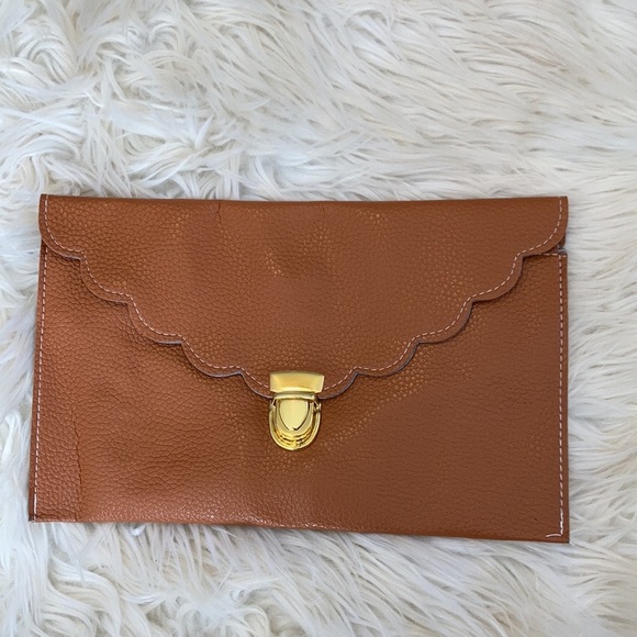 NWT Camel tan Crossbody Clutch scalloped gold hardware envelope purse handbag - Picture 2 of 16